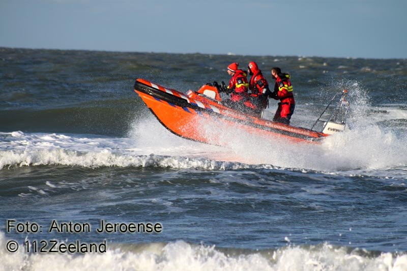 foto_nieuwjaarsduik2010_domburg2_112zeeland.jpg